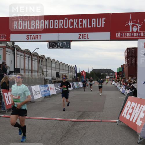 03.10.2025 - Köhlbrandbrückenlauf Julia Fischer http://msf.ph/oto/9025763 03.10.2025 15:59:35 Ziel 7025, 7048, 7059, 7083, 7089, 7187, 9238, 9577 meine-sportfotos.de