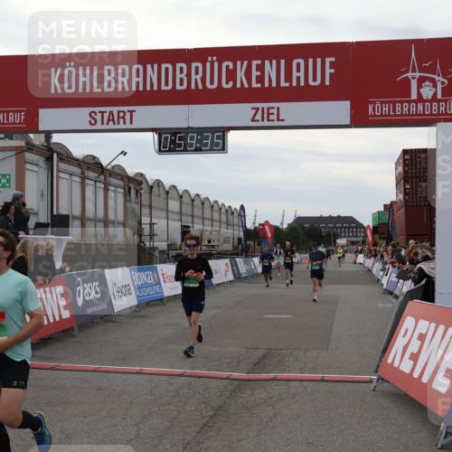 03.10.2025 - Köhlbrandbrückenlauf Julia Fischer http://msf.ph/oto/9025765 03.10.2025 15:59:35 Ziel 7025, 7048, 7059, 7083, 7089, 7187, 9238, 9577 meine-sportfotos.de
