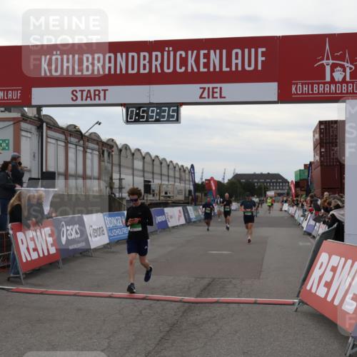 03.10.2025 - Köhlbrandbrückenlauf Julia Fischer http://msf.ph/oto/9025771 03.10.2025 15:59:35 Ziel 7025, 7048, 7059, 7083, 7089, 7187, 9238, 9577 meine-sportfotos.de