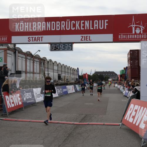 03.10.2025 - Köhlbrandbrückenlauf Julia Fischer http://msf.ph/oto/9025774 03.10.2025 15:59:36 Ziel 7025, 7048, 7059, 7083, 7089, 7187 meine-sportfotos.de