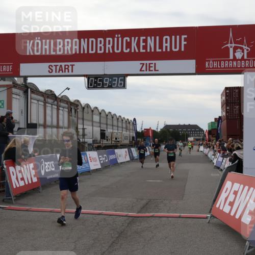 03.10.2025 - Köhlbrandbrückenlauf Julia Fischer http://msf.ph/oto/9025778 03.10.2025 15:59:36 Ziel 7025, 7048, 7059, 7083, 7089, 7187 meine-sportfotos.de