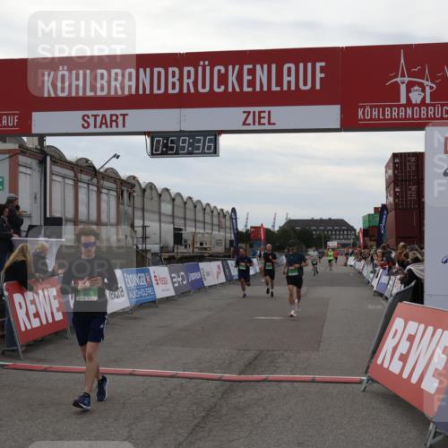 03.10.2025 - Köhlbrandbrückenlauf Julia Fischer http://msf.ph/oto/9025780 03.10.2025 15:59:36 Ziel 7025, 7048, 7059, 7083, 7089, 7187 meine-sportfotos.de