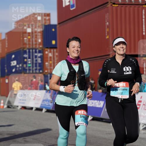 03.10.2025 - Köhlbrandbrückenlauf Michael Burmester http://msf.ph/oto/9025782 03.10.2025 10:28:58 Ziel 2035, 2177, 2263, 2264, 2375, 2492, 2845, 2922 meine-sportfotos.de