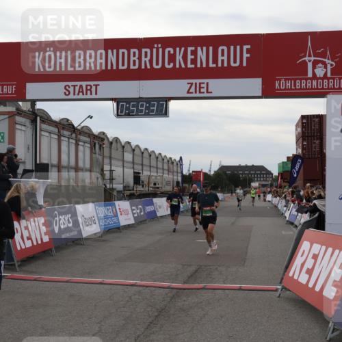 03.10.2025 - Köhlbrandbrückenlauf Julia Fischer http://msf.ph/oto/9025789 03.10.2025 15:59:37 Ziel 7025, 7048, 7059, 7083, 7089, 7187, 7193 meine-sportfotos.de