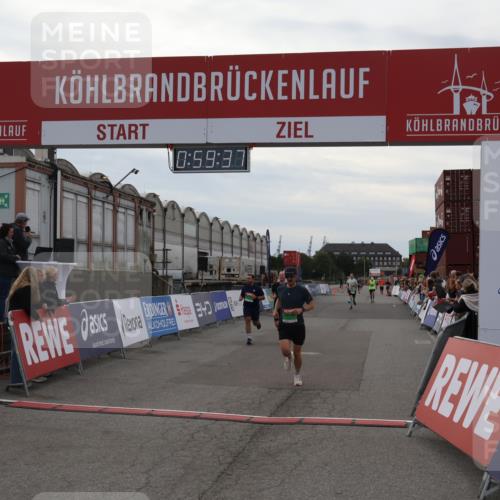 03.10.2025 - Köhlbrandbrückenlauf Julia Fischer http://msf.ph/oto/9025792 03.10.2025 15:59:38 Ziel 7025, 7048, 7059, 7083, 7089, 7187, 7193 meine-sportfotos.de