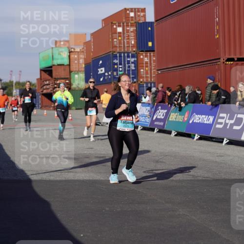 03.10.2025 - Köhlbrandbrückenlauf Michael Burmester http://msf.ph/oto/9025797 03.10.2025 10:29:00 Ziel 1942, 2035, 2163, 2177, 2375, 2845, 2922 meine-sportfotos.de