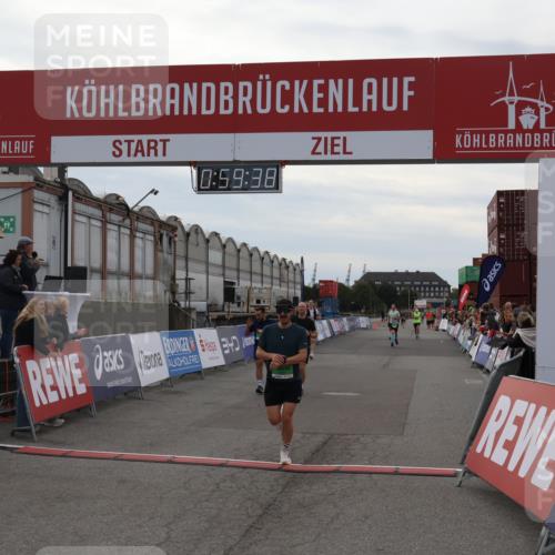 03.10.2025 - Köhlbrandbrückenlauf Julia Fischer http://msf.ph/oto/9025799 03.10.2025 15:59:38 Ziel 7025, 7048, 7059, 7083, 7089, 7187, 7193 meine-sportfotos.de