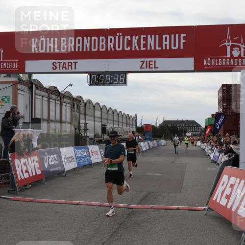 03.10.2025 - Köhlbrandbrückenlauf Julia Fischer http://msf.ph/oto/9025802 03.10.2025 15:59:39 Ziel 7025, 7048, 7059, 7083, 7089, 7187, 7193 meine-sportfotos.de