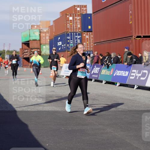 03.10.2025 - Köhlbrandbrückenlauf Michael Burmester http://msf.ph/oto/9025803 03.10.2025 10:29:00 Ziel 1942, 2035, 2163, 2177, 2375, 2845, 2922 meine-sportfotos.de