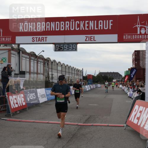 03.10.2025 - Köhlbrandbrückenlauf Julia Fischer http://msf.ph/oto/9025807 03.10.2025 15:59:39 Ziel 7025, 7048, 7059, 7083, 7089, 7187, 7193 meine-sportfotos.de