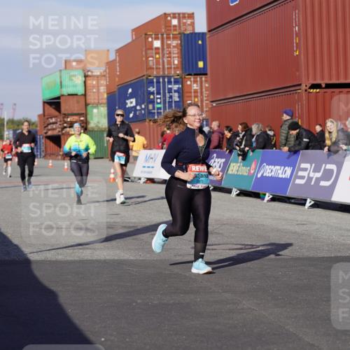 03.10.2025 - Köhlbrandbrückenlauf Michael Burmester http://msf.ph/oto/9025809 03.10.2025 10:29:01 Ziel 1942, 2035, 2163, 2177, 2375, 2845, 2922 meine-sportfotos.de