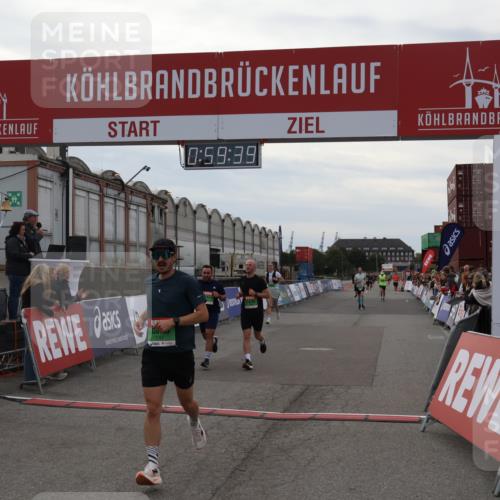 03.10.2025 - Köhlbrandbrückenlauf Julia Fischer http://msf.ph/oto/9025811 03.10.2025 15:59:39 Ziel 7025, 7048, 7059, 7083, 7089, 7187, 7193 meine-sportfotos.de