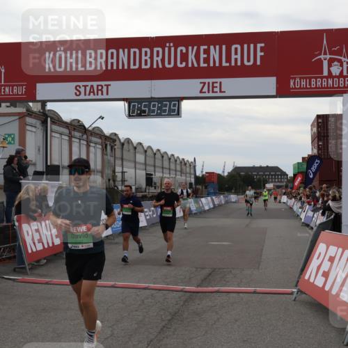 03.10.2025 - Köhlbrandbrückenlauf Julia Fischer http://msf.ph/oto/9025812 03.10.2025 15:59:40 Ziel 7025, 7048, 7059, 7083, 7089, 7187, 7193, 7225 meine-sportfotos.de