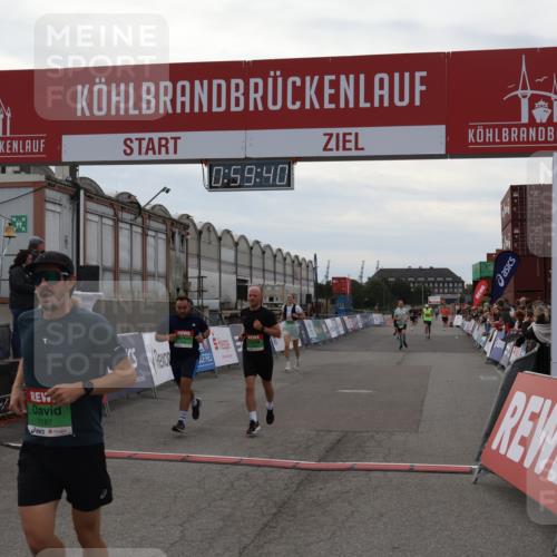 03.10.2025 - Köhlbrandbrückenlauf Julia Fischer http://msf.ph/oto/9025817 03.10.2025 15:59:40 Ziel 7025, 7048, 7059, 7083, 7089, 7187, 7193, 7225 meine-sportfotos.de