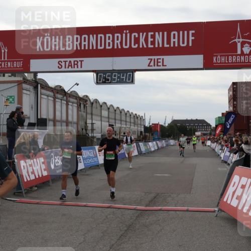 03.10.2025 - Köhlbrandbrückenlauf Julia Fischer http://msf.ph/oto/9025819 03.10.2025 15:59:40 Ziel 7025, 7048, 7059, 7083, 7089, 7187, 7193, 7225 meine-sportfotos.de