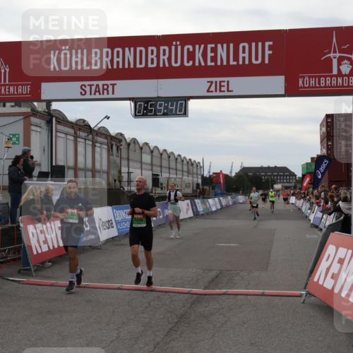03.10.2025 - Köhlbrandbrückenlauf Julia Fischer http://msf.ph/oto/9025824 03.10.2025 15:59:41 Ziel 7025, 7048, 7059, 7083, 7089, 7187, 7193, 7225 meine-sportfotos.de