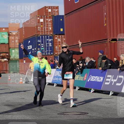 03.10.2025 - Köhlbrandbrückenlauf Michael Burmester http://msf.ph/oto/9025829 03.10.2025 10:29:03 Ziel 1942, 2035, 2163, 2177, 2375, 2845, 2922 meine-sportfotos.de