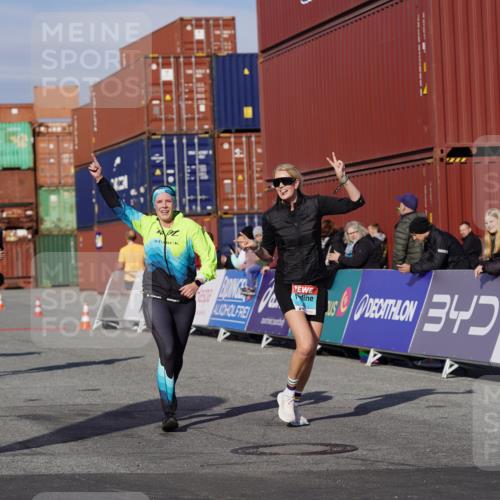 03.10.2025 - Köhlbrandbrückenlauf Michael Burmester http://msf.ph/oto/9025840 03.10.2025 10:29:03 Ziel 1942, 2035, 2163, 2177, 2375, 2845, 2922 meine-sportfotos.de