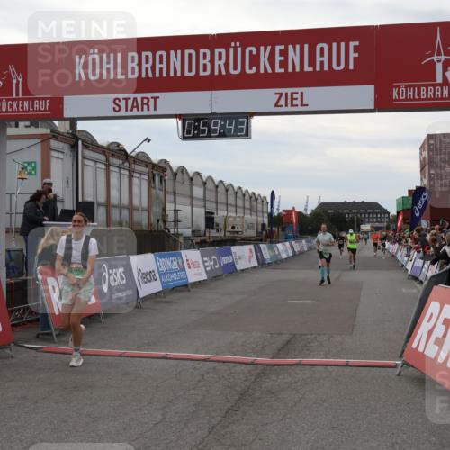 03.10.2025 - Köhlbrandbrückenlauf Julia Fischer http://msf.ph/oto/9025849 03.10.2025 15:59:43 Ziel 7025, 7048, 7059, 7083, 7187, 7193, 7225, 9113 meine-sportfotos.de