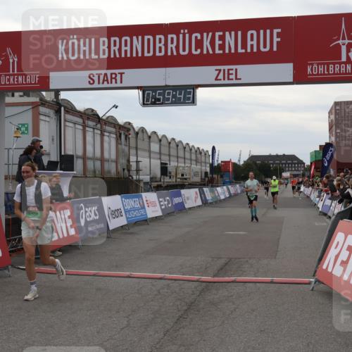 03.10.2025 - Köhlbrandbrückenlauf Julia Fischer http://msf.ph/oto/9025852 03.10.2025 15:59:44 Ziel 7025, 7048, 7059, 7187, 7193, 7225, 7450, 9113 meine-sportfotos.de
