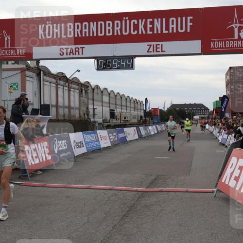 03.10.2025 - Köhlbrandbrückenlauf Julia Fischer http://msf.ph/oto/9025855 03.10.2025 15:59:44 Ziel 7025, 7048, 7059, 7187, 7193, 7225, 7450, 9113 meine-sportfotos.de