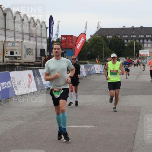 03.10.2025 - Köhlbrandbrückenlauf Julia Fischer http://msf.ph/oto/9025860 03.10.2025 15:59:46 Ziel 7025, 7048, 7187, 7193, 7225, 7450, 9101, 9113 meine-sportfotos.de
