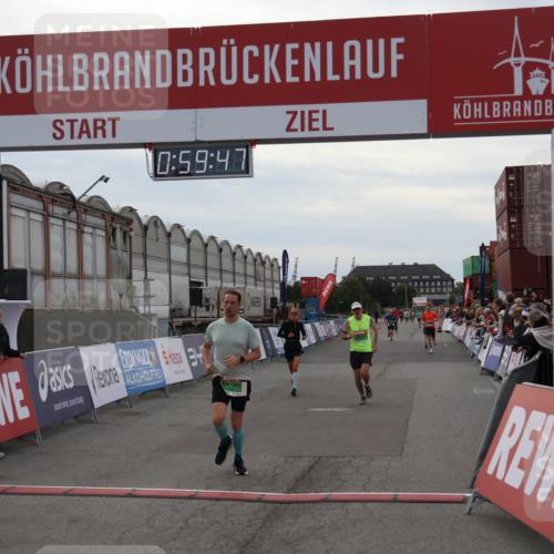 03.10.2025 - Köhlbrandbrückenlauf Julia Fischer http://msf.ph/oto/9025866 03.10.2025 15:59:47 Ziel 7025, 7048, 7187, 7193, 7225, 7450, 9101, 9113 meine-sportfotos.de