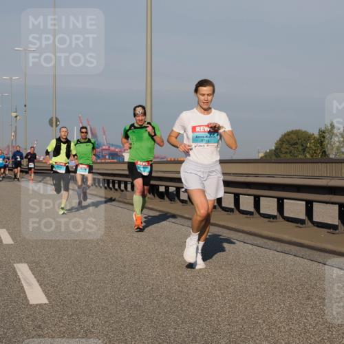 03.10.2025 - Köhlbrandbrückenlauf Fabian Wolf http://msf.ph/oto/9025868 03.10.2025 09:42:06 Position 3 3715 meine-sportfotos.de