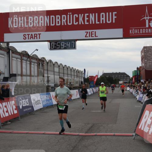 03.10.2025 - Köhlbrandbrückenlauf Julia Fischer http://msf.ph/oto/9025870 03.10.2025 15:59:47 Ziel 7025, 7048, 7187, 7193, 7225, 7450, 9101, 9113 meine-sportfotos.de