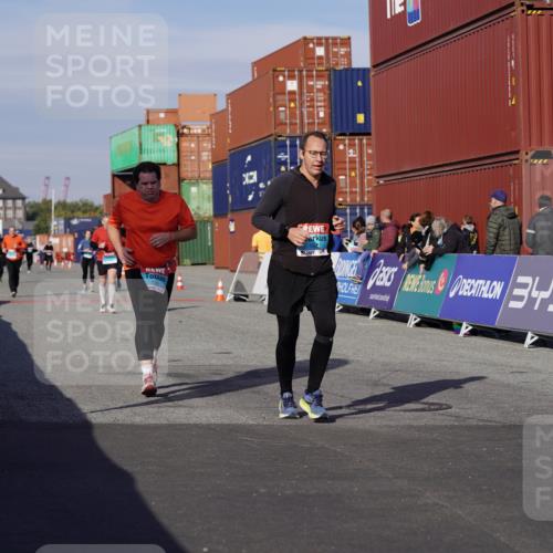 03.10.2025 - Köhlbrandbrückenlauf Michael Burmester http://msf.ph/oto/9025889 03.10.2025 10:29:07 Ziel 1781, 1942, 2035, 2163, 2845 meine-sportfotos.de
