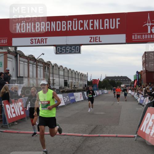 03.10.2025 - Köhlbrandbrückenlauf Julia Fischer http://msf.ph/oto/9025897 03.10.2025 15:59:50 Ziel 7025, 7048, 7165, 7185, 7193, 7225, 7450, 9101, 9113 meine-sportfotos.de