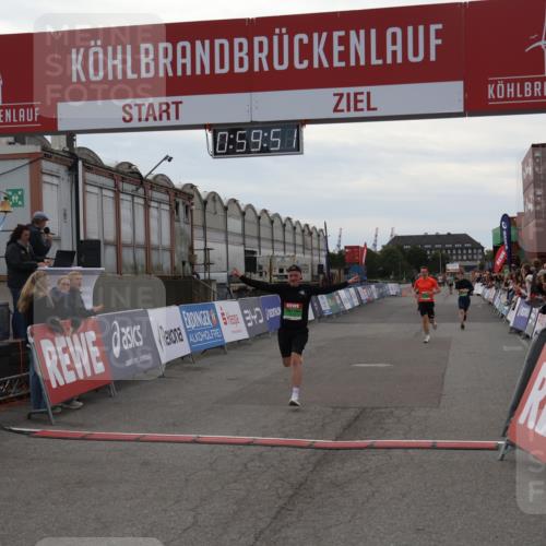 03.10.2025 - Köhlbrandbrückenlauf Julia Fischer http://msf.ph/oto/9025910 03.10.2025 15:59:51 Ziel 7165, 7185, 7193, 7225, 7450, 9101, 9113 meine-sportfotos.de
