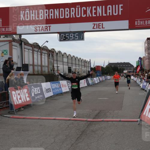 03.10.2025 - Köhlbrandbrückenlauf Julia Fischer http://msf.ph/oto/9025914 03.10.2025 15:59:51 Ziel 7165, 7185, 7193, 7225, 7450, 9101, 9113 meine-sportfotos.de