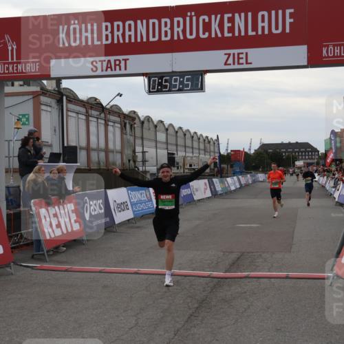 03.10.2025 - Köhlbrandbrückenlauf Julia Fischer http://msf.ph/oto/9025917 03.10.2025 15:59:51 Ziel 7165, 7185, 7193, 7225, 7450, 9101, 9113 meine-sportfotos.de