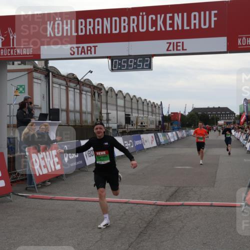 03.10.2025 - Köhlbrandbrückenlauf Julia Fischer http://msf.ph/oto/9025919 03.10.2025 15:59:52 Ziel 7165, 7185, 7193, 7225, 7269, 7450, 9101, 9113 meine-sportfotos.de