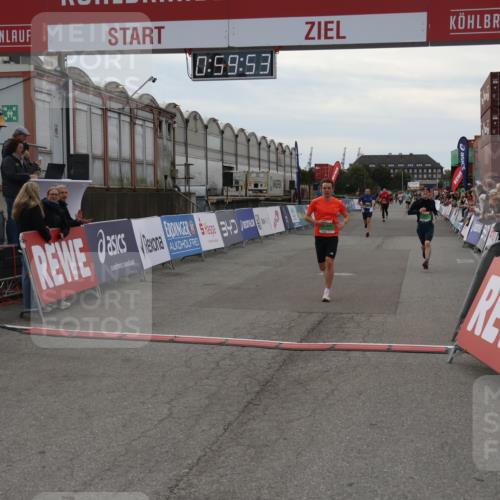 03.10.2025 - Köhlbrandbrückenlauf Julia Fischer http://msf.ph/oto/9025927 03.10.2025 15:59:53 Ziel 7165, 7185, 7193, 7225, 7269, 7450, 9101, 9113 meine-sportfotos.de