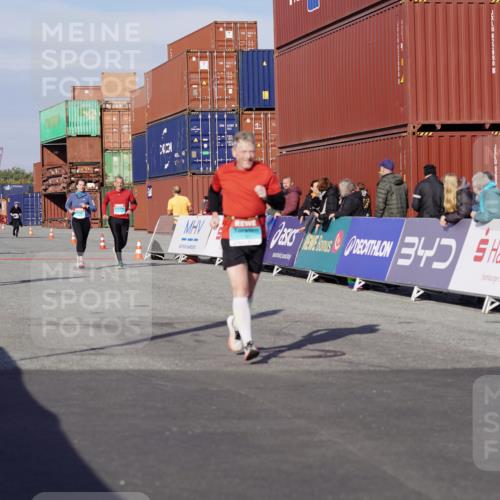 03.10.2025 - Köhlbrandbrückenlauf Michael Burmester http://msf.ph/oto/9025928 03.10.2025 10:29:14 Ziel 1781, 2258, 2321, 2835 meine-sportfotos.de