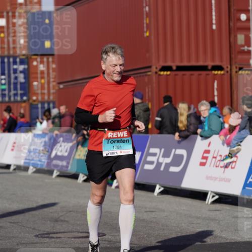 03.10.2025 - Köhlbrandbrückenlauf Michael Burmester http://msf.ph/oto/9025933 03.10.2025 10:29:15 Ziel 1781, 2258, 2321, 2835 meine-sportfotos.de