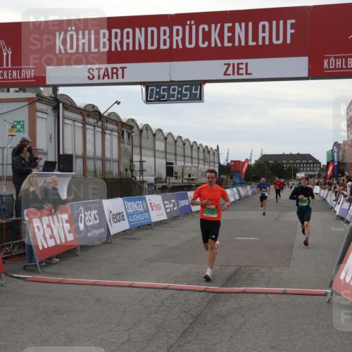 03.10.2025 - Köhlbrandbrückenlauf Julia Fischer http://msf.ph/oto/9025935 03.10.2025 15:59:54 Ziel 7165, 7185, 7225, 7269, 7450, 9101, 9113 meine-sportfotos.de