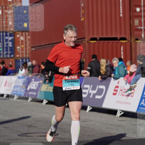 03.10.2025 - Köhlbrandbrückenlauf Michael Burmester http://msf.ph/oto/9025938 03.10.2025 10:29:15 Ziel 1781, 2258, 2321, 2835 meine-sportfotos.de