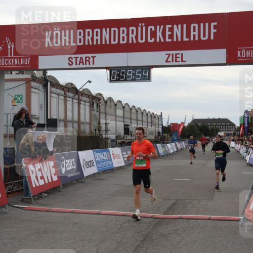 03.10.2025 - Köhlbrandbrückenlauf Julia Fischer http://msf.ph/oto/9025939 03.10.2025 15:59:54 Ziel 7165, 7185, 7225, 7269, 7450, 9101, 9113 meine-sportfotos.de
