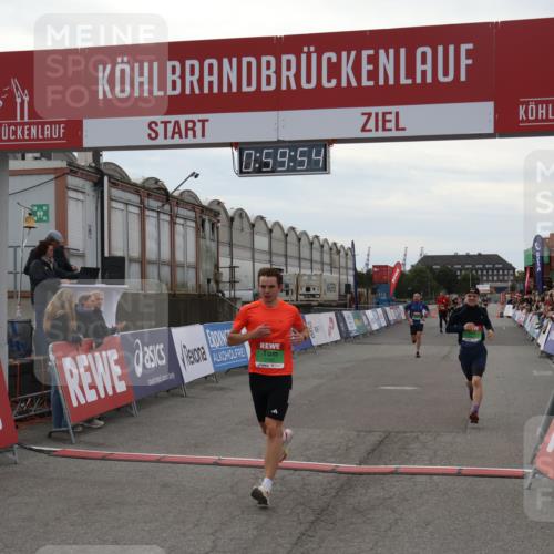 03.10.2025 - Köhlbrandbrückenlauf Julia Fischer http://msf.ph/oto/9025941 03.10.2025 15:59:54 Ziel 7165, 7185, 7225, 7269, 7450, 9101, 9113 meine-sportfotos.de