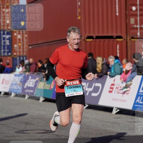 03.10.2025 - Köhlbrandbrückenlauf Michael Burmester http://msf.ph/oto/9025943 03.10.2025 10:29:15 Ziel 1781, 2258, 2321, 2835 meine-sportfotos.de