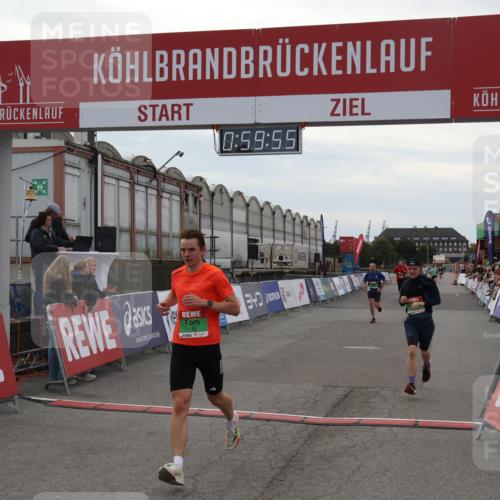 03.10.2025 - Köhlbrandbrückenlauf Julia Fischer http://msf.ph/oto/9025944 03.10.2025 15:59:55 Ziel 7165, 7185, 7225, 7269, 7450, 9101, 9113 meine-sportfotos.de