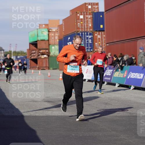03.10.2025 - Köhlbrandbrückenlauf Michael Burmester http://msf.ph/oto/9025949 03.10.2025 10:29:18 Ziel 1781, 1791, 2258, 2321, 2835 meine-sportfotos.de