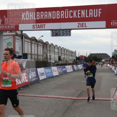 03.10.2025 - Köhlbrandbrückenlauf Julia Fischer http://msf.ph/oto/9025950 03.10.2025 15:59:55 Ziel 7165, 7185, 7225, 7269, 7450, 9101, 9113 meine-sportfotos.de