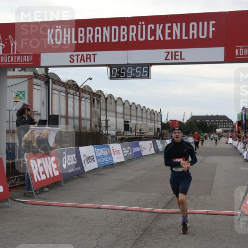 03.10.2025 - Köhlbrandbrückenlauf Julia Fischer http://msf.ph/oto/9025953 03.10.2025 15:59:56 Ziel 7165, 7185, 7225, 7269, 7450, 8915, 9101, 9113 meine-sportfotos.de