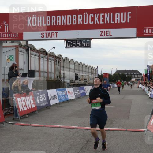 03.10.2025 - Köhlbrandbrückenlauf Julia Fischer http://msf.ph/oto/9025956 03.10.2025 15:59:56 Ziel 7165, 7185, 7225, 7269, 7450, 8915, 9101, 9113 meine-sportfotos.de