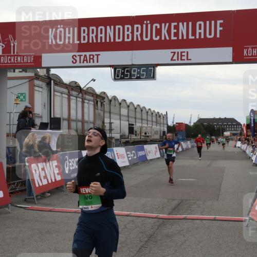 03.10.2025 - Köhlbrandbrückenlauf Julia Fischer http://msf.ph/oto/9025963 03.10.2025 15:59:57 Ziel 7165, 7185, 7269, 7450, 8915, 9101, 9113 meine-sportfotos.de