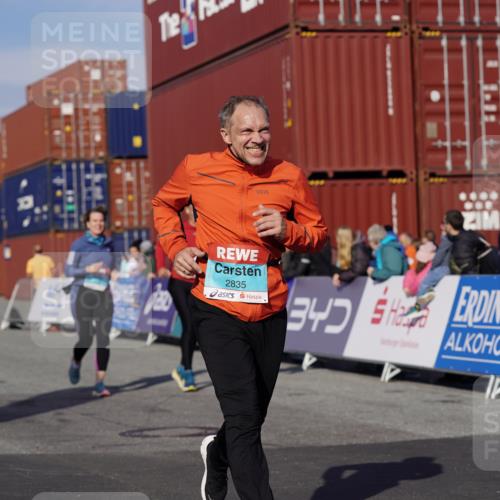 03.10.2025 - Köhlbrandbrückenlauf Michael Burmester http://msf.ph/oto/9025964 03.10.2025 10:29:19 Ziel 1791, 2258, 2321, 2835 meine-sportfotos.de